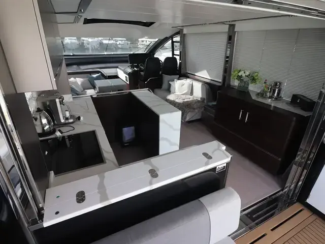 Sunseeker Sport Yacht 65