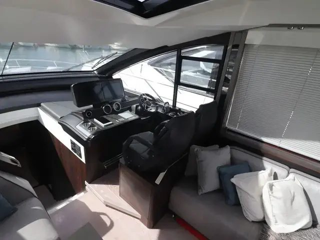 Sunseeker Sport Yacht 65