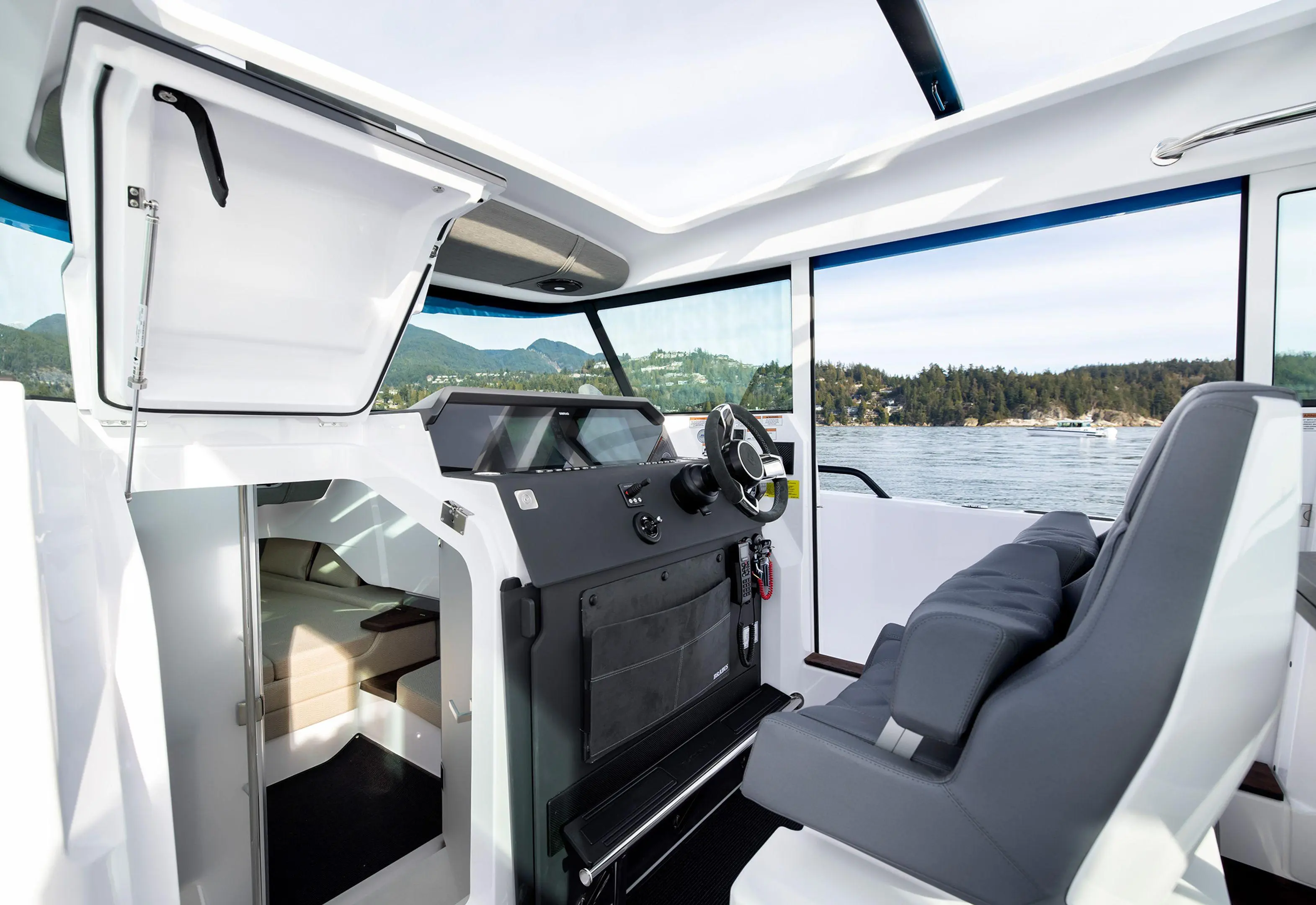 2024 Axopar 37xc cross cabin