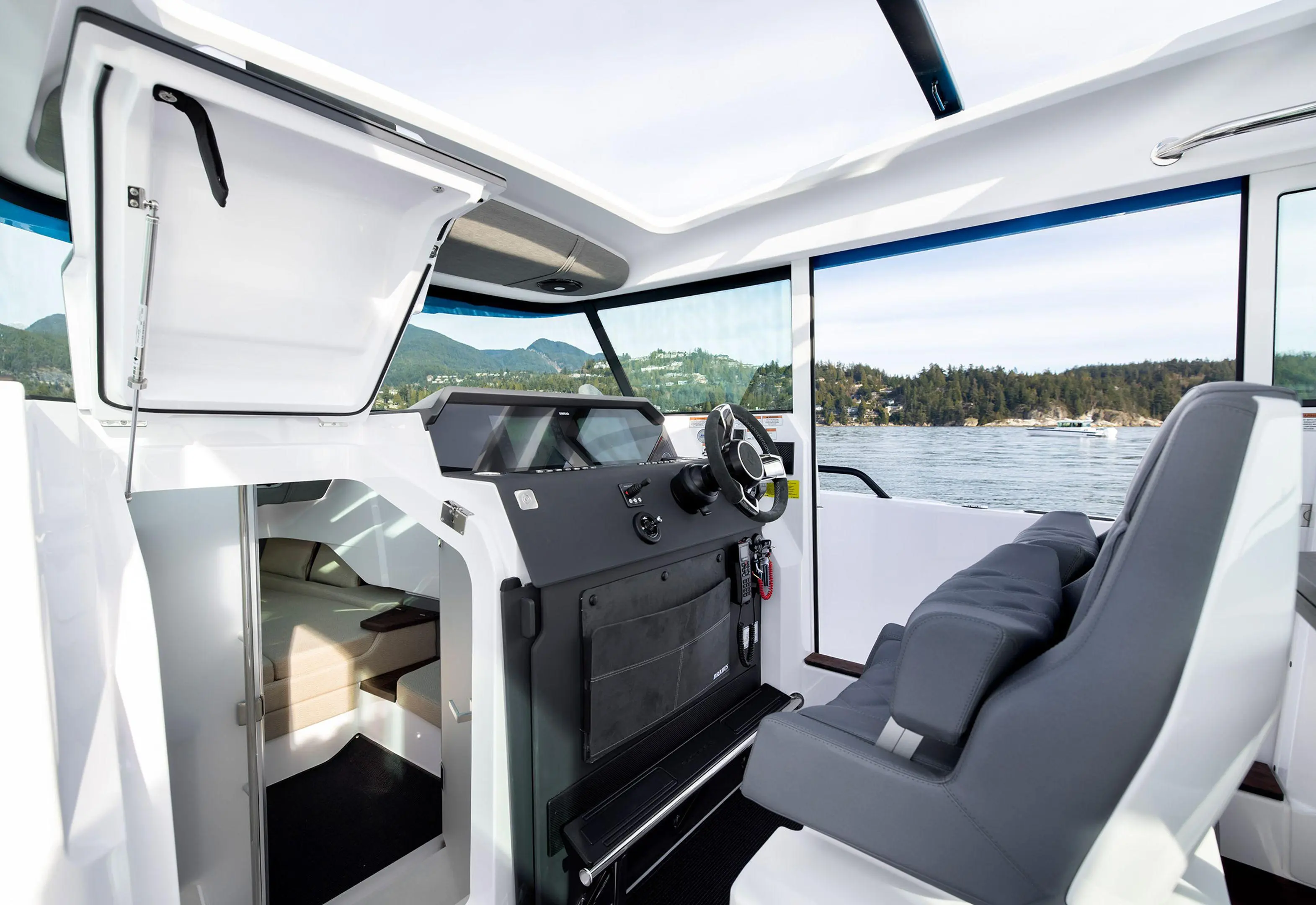 2024 Axopar 37xc cross cabin