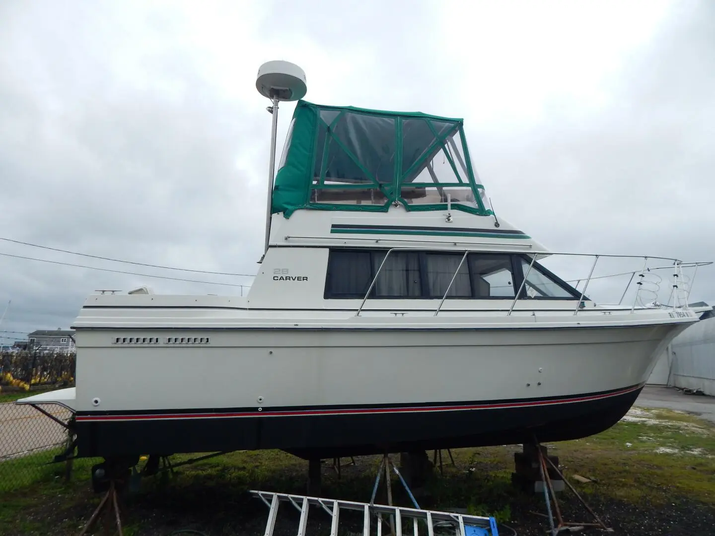 1983 Carver mariner 2897