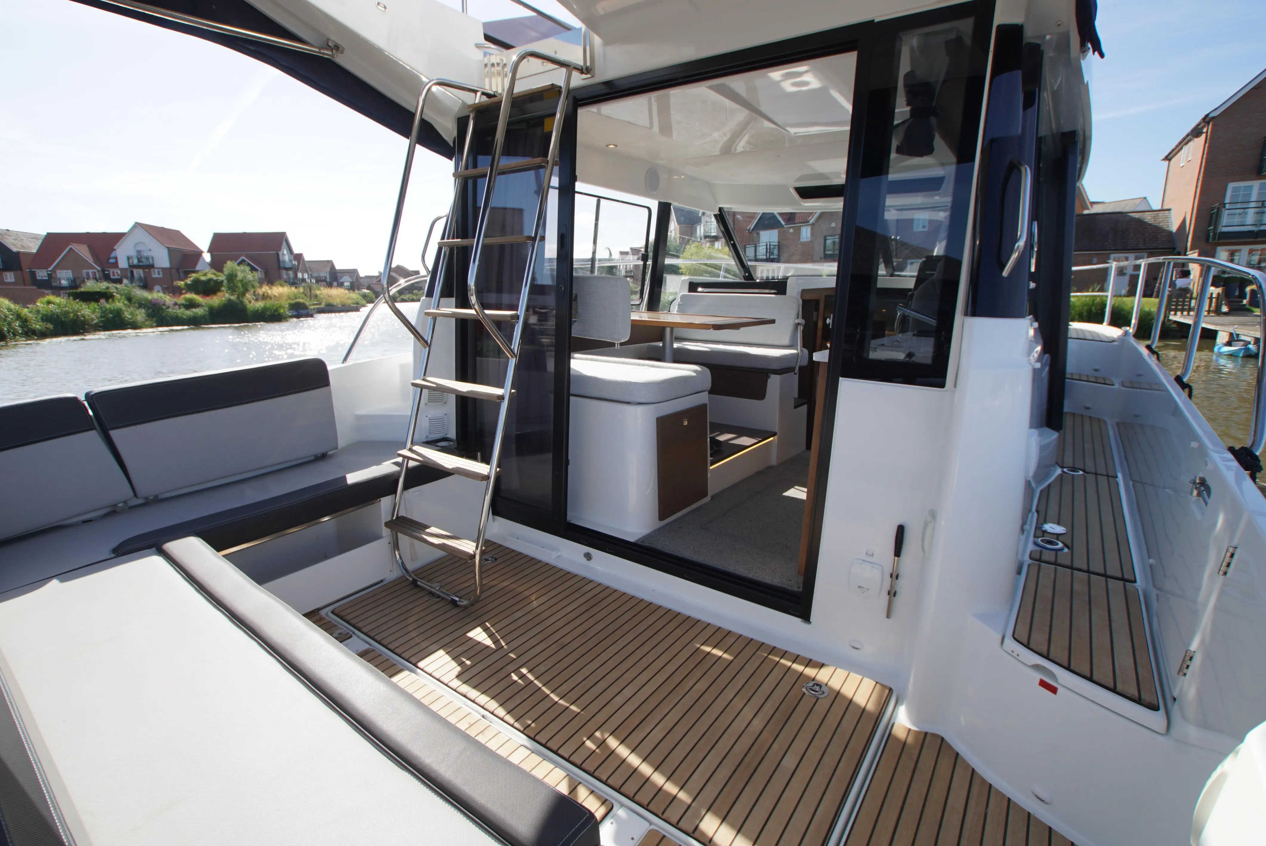 2022 Jeanneau merry fisher 1095 flybridge