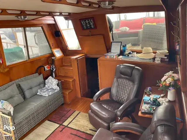 Trader 43 Double Cabin