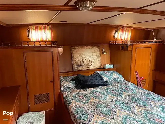 Trader 43 Double Cabin