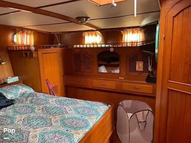 Trader 43 Double Cabin