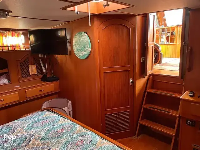 Trader 43 Double Cabin