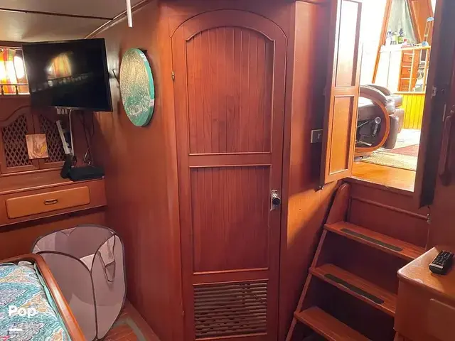 Trader 43 Double Cabin