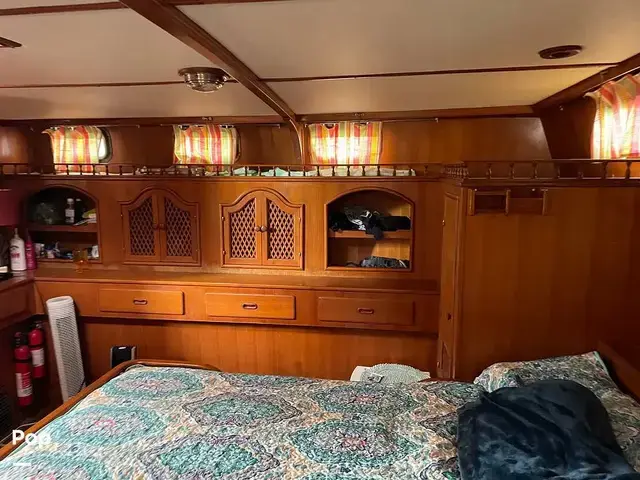 Trader 43 Double Cabin