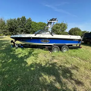 2004 Malibu Wakesetter XTI