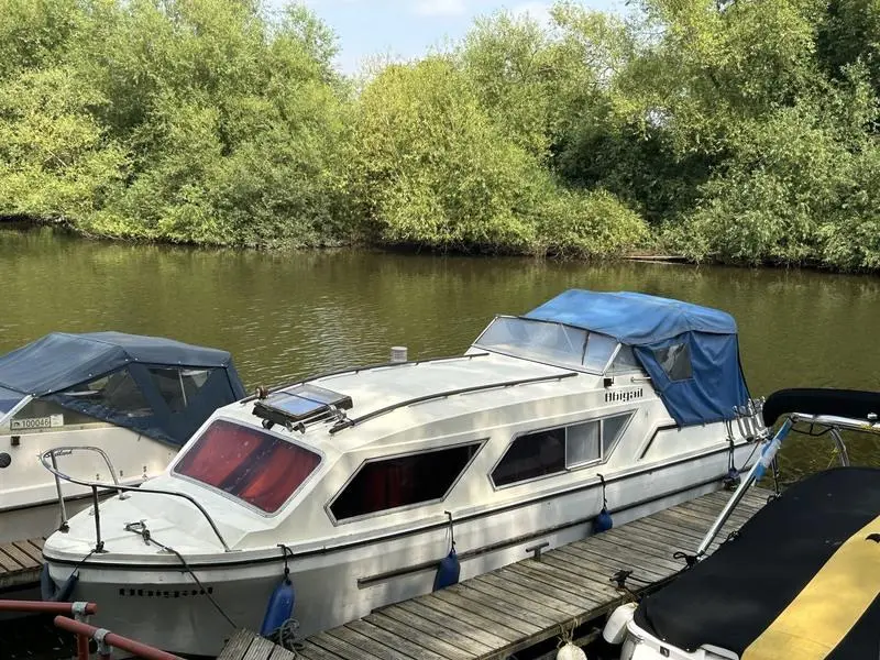 1985 Mariner 25 cruiser - boat