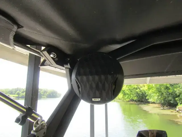 Malibu Wakesetter 23 LSV