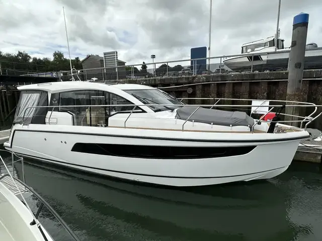 Sealine C335