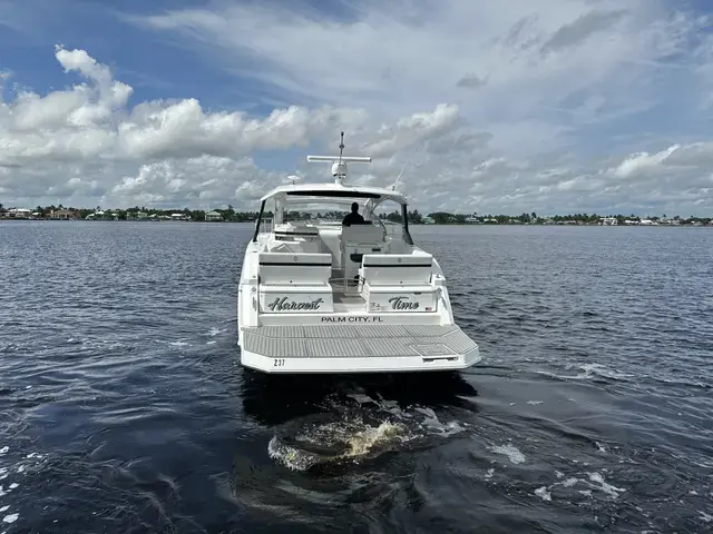 Cruisers Yachts 390 Express Coupe