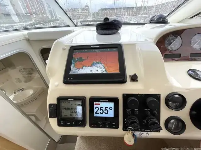 Sealine F33