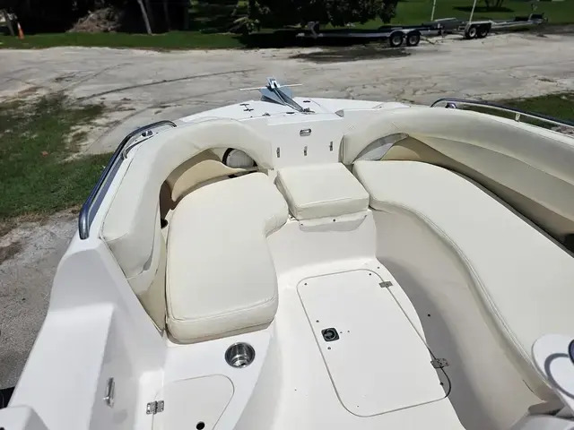 Hurricane 26 Sundeck