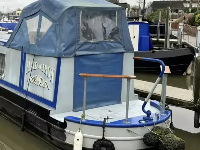 L Dickinson Narrowboat