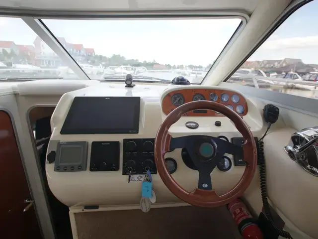 Sealine F33