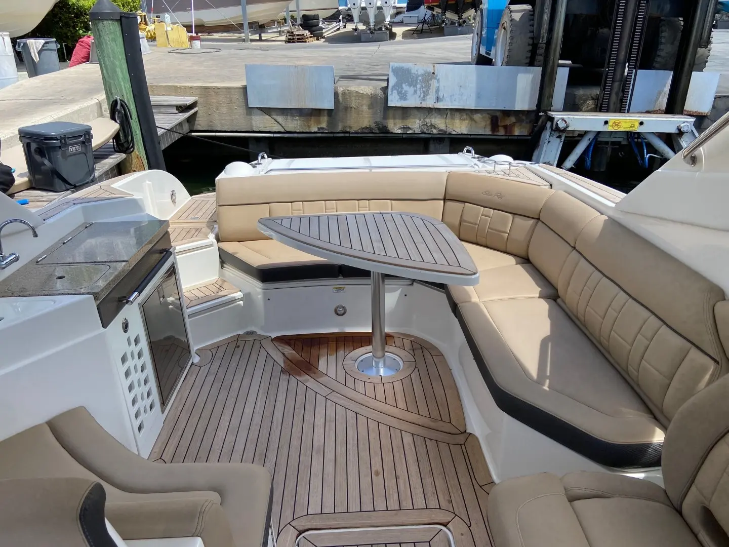 2016 Sea Ray 350slx