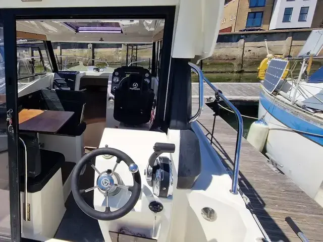 Parker 750 Cabin Cruiser