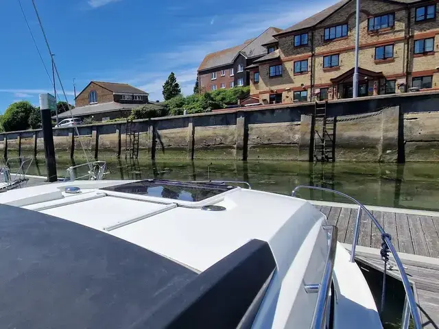 Parker 750 Cabin Cruiser