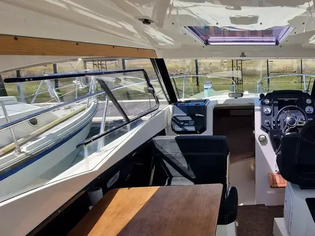 Parker 750 Cabin Cruiser