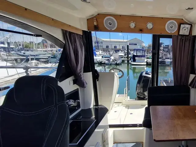 Parker 750 Cabin Cruiser