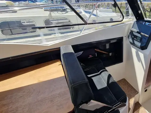 Parker 750 Cabin Cruiser