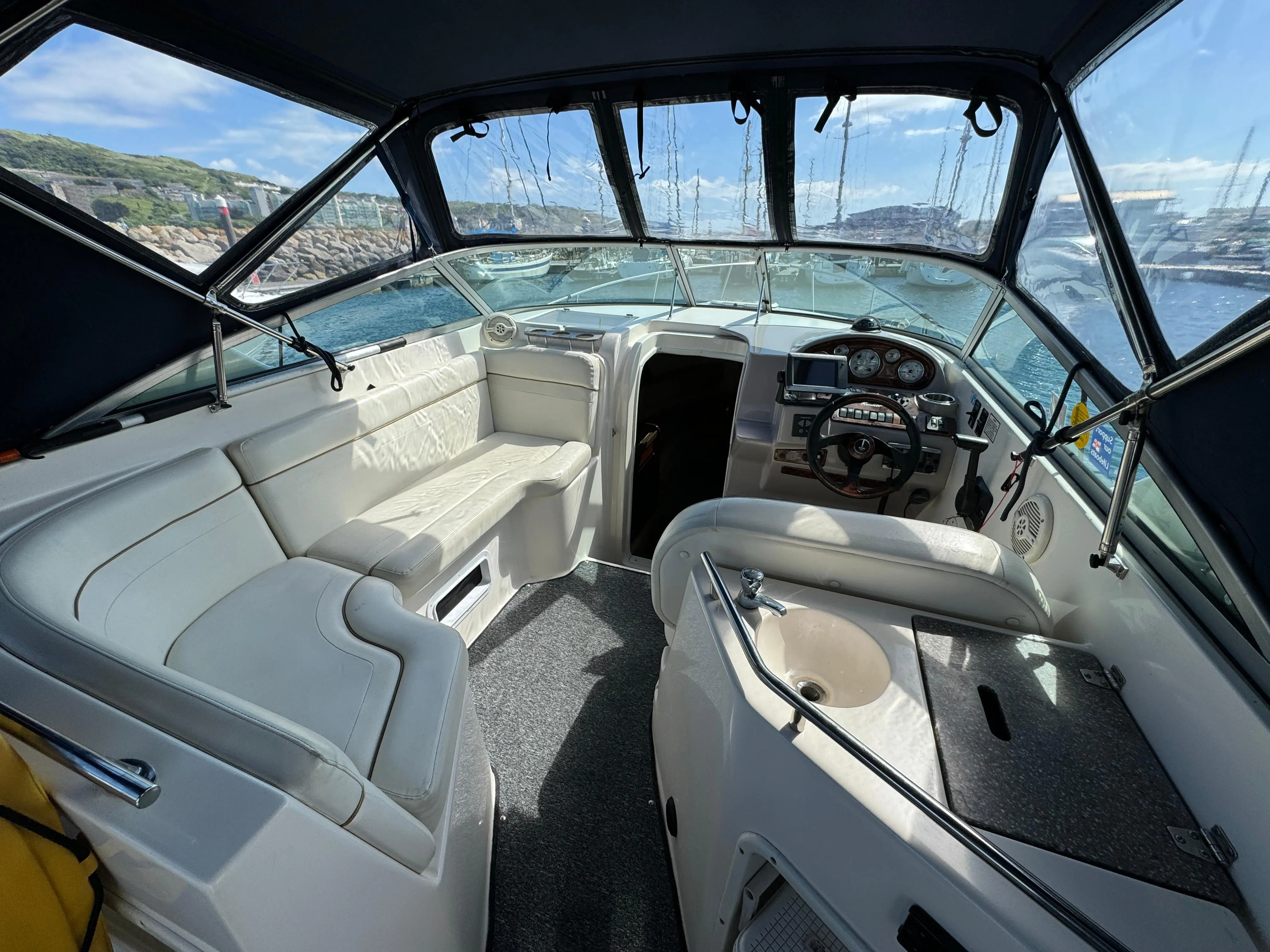 2005 Rinker fiesta vee 270