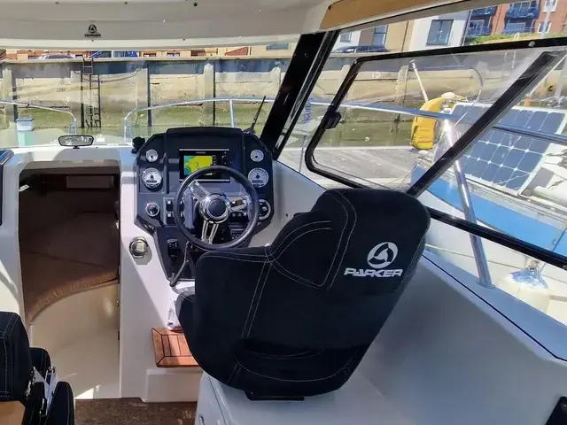 Parker 750 Cabin Cruiser