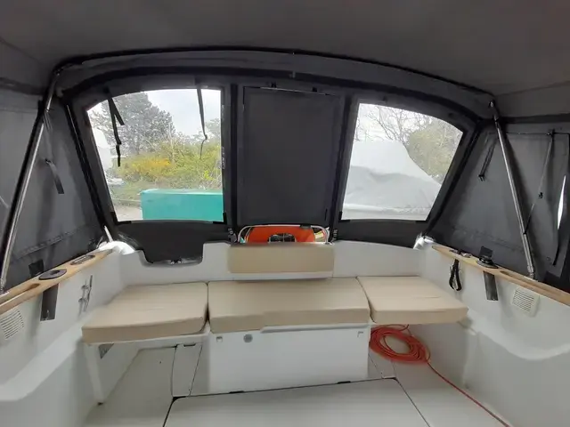 Beneteau Antares 750