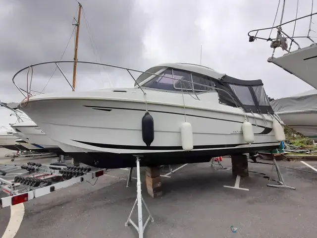 Beneteau Antares 750