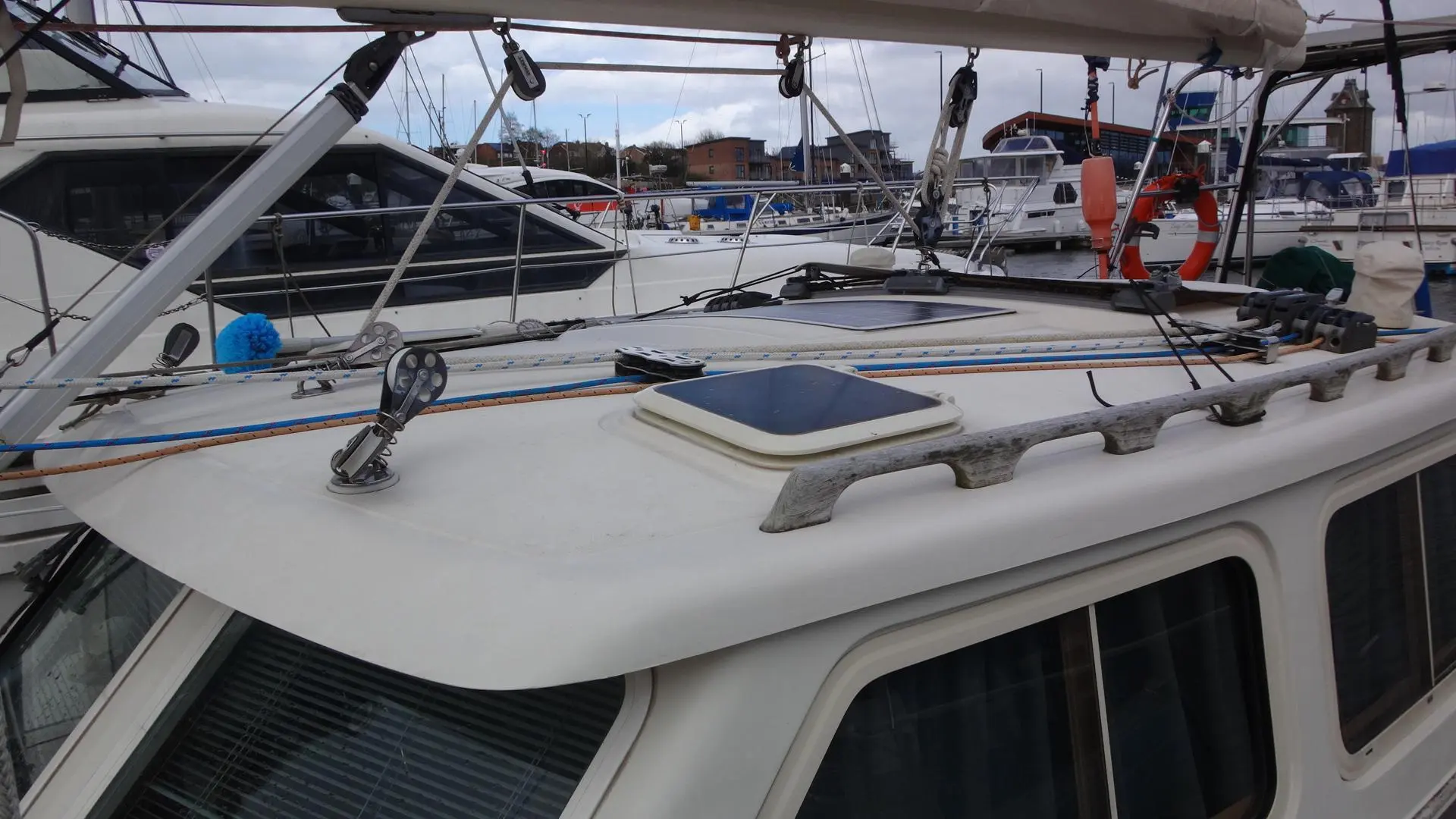 1993 Pacific pilothouse 32