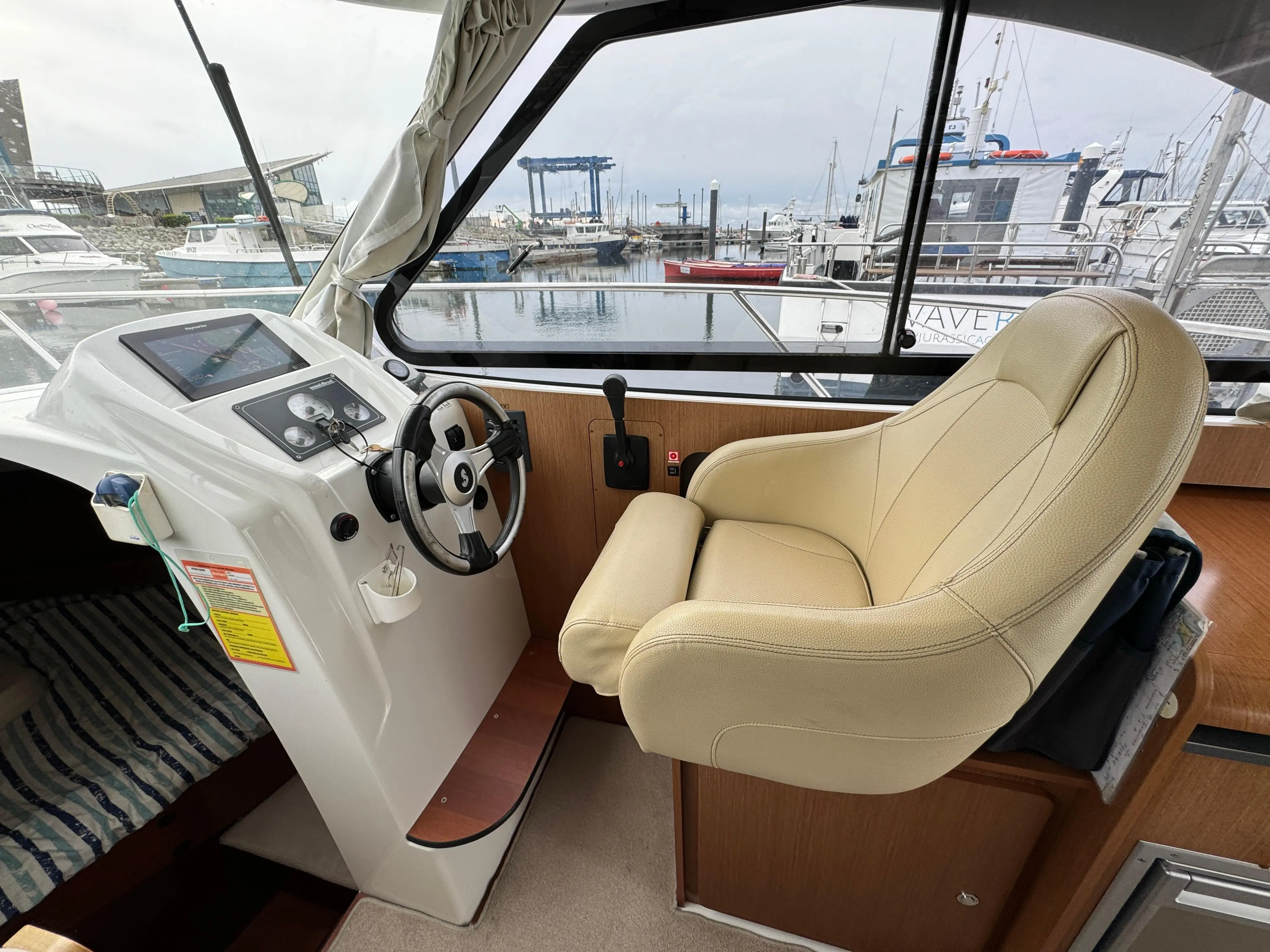 2011 Beneteau antares 8