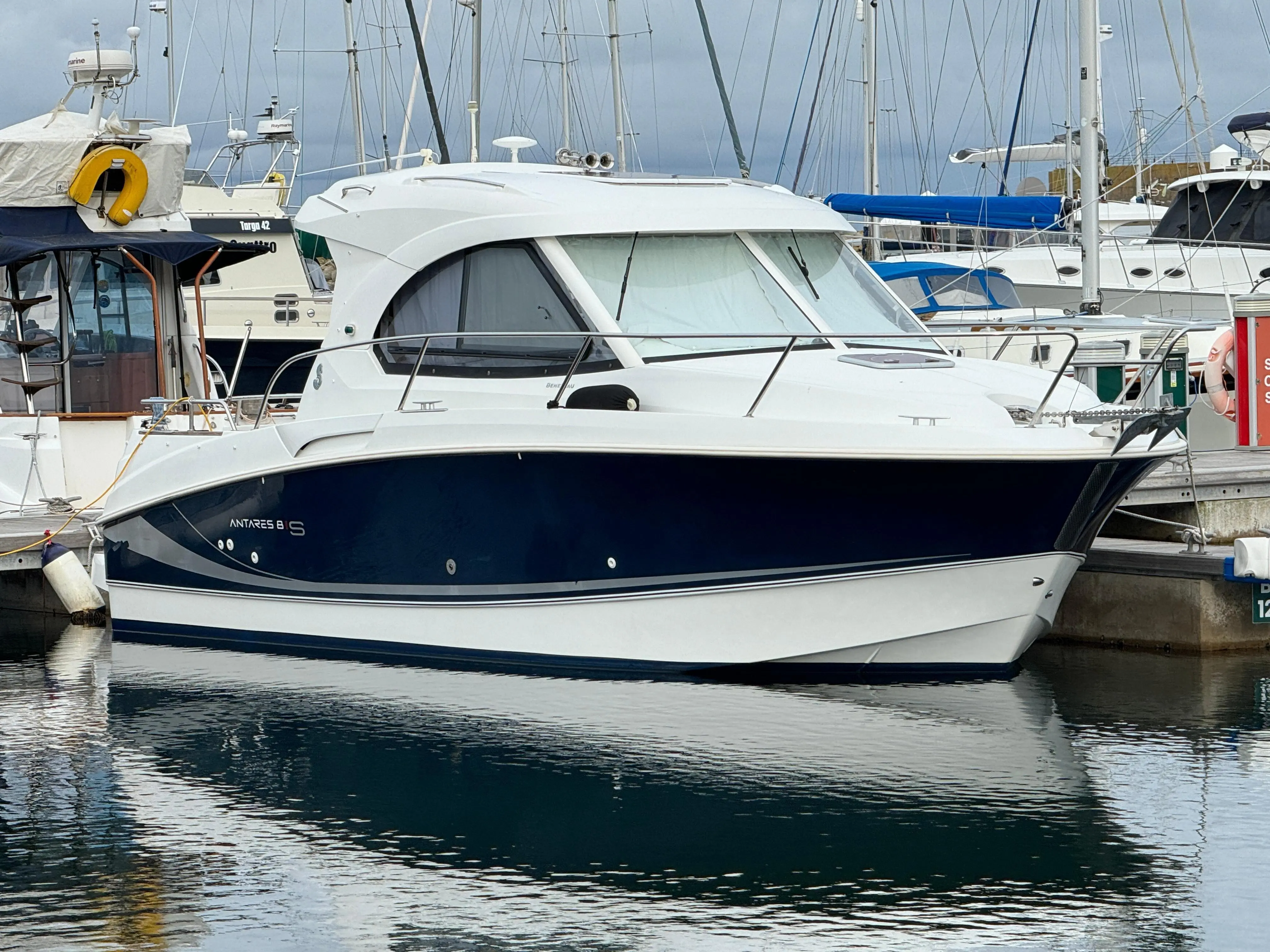 2011 Beneteau antares 8