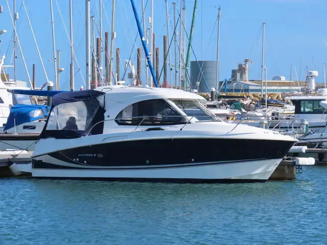 Beneteau Antares 8