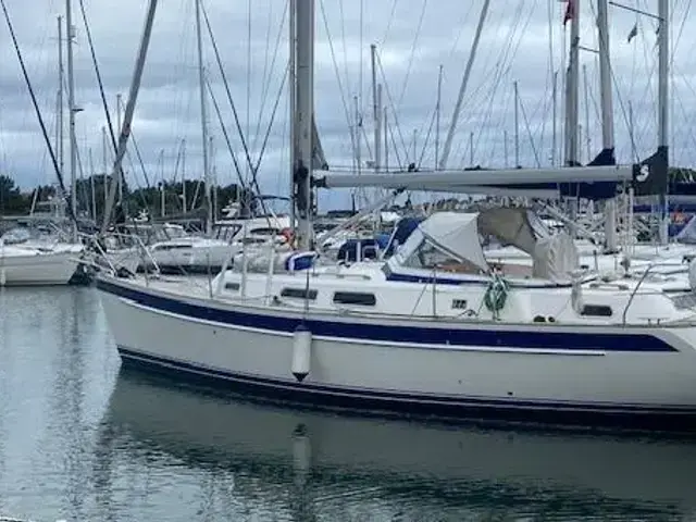 Hallberg-Rassy 37