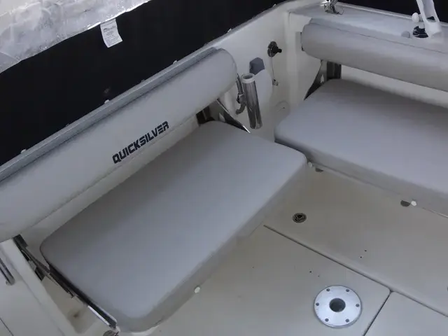 Quicksilver 675 Pilothouse