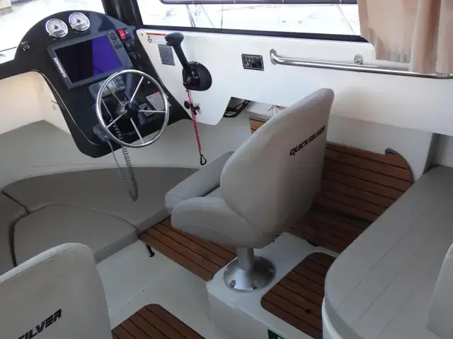 Quicksilver 675 Pilothouse