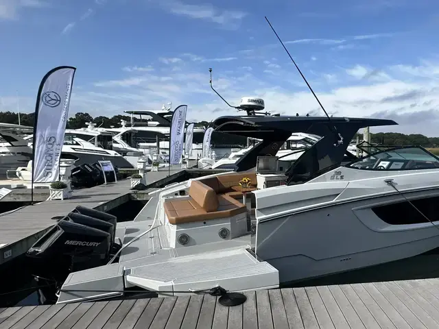 Cruisers Yachts 38 Gls South Beach - Ob