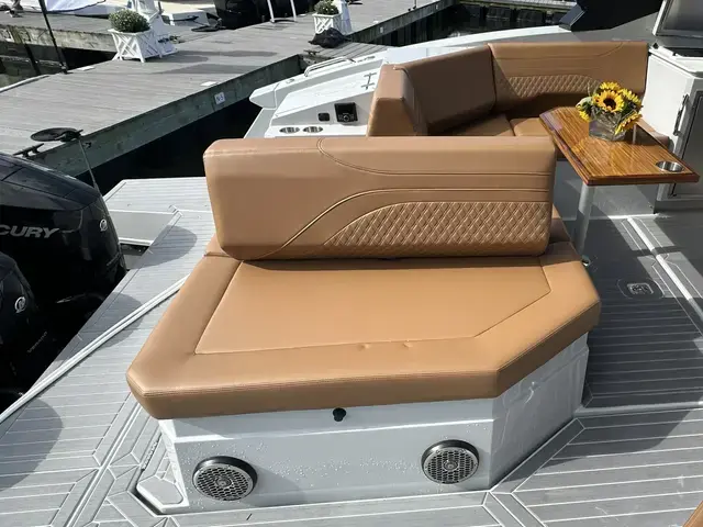 Cruisers Yachts 38 Gls South Beach - Ob