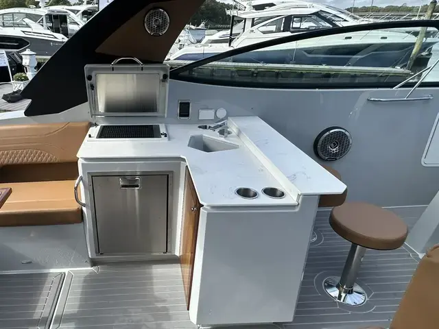 Cruisers Yachts 38 Gls South Beach - Ob