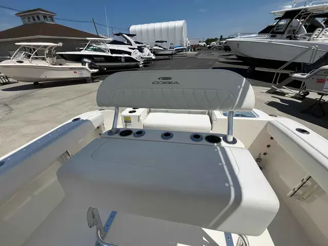 Cobia Boats 220 CC