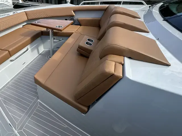 Cruisers Yachts 38 Gls South Beach - Ob