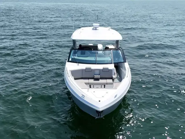 Cruisers Yachts 34 Gls Ob