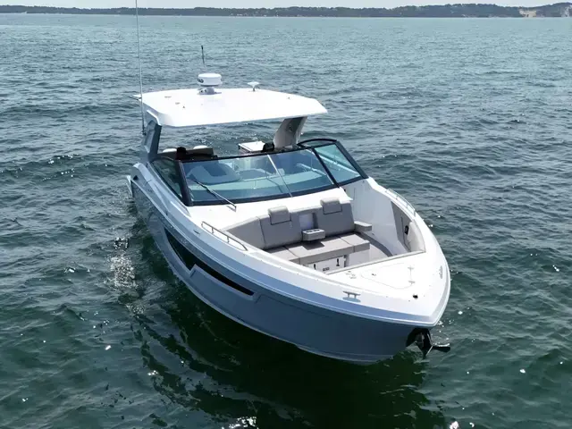 Cruisers Yachts 34 Gls Ob