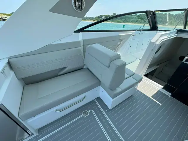 Cruisers Yachts 34 Gls Ob