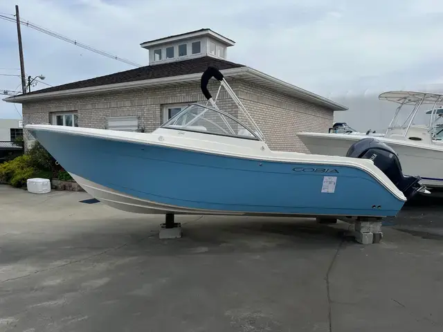 Cobia Boats 220 DC