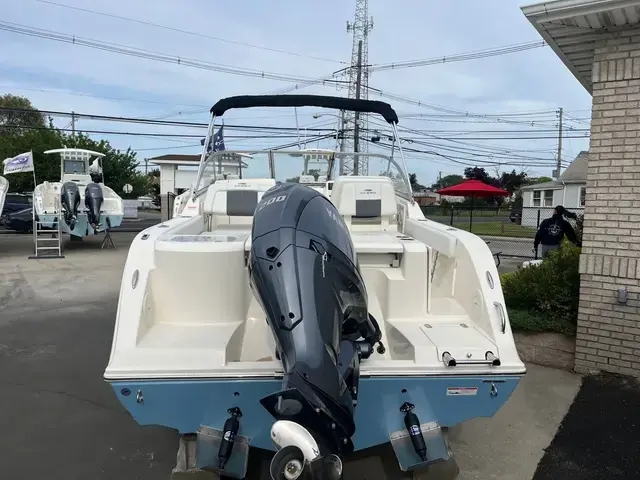 Cobia Boats 220 DC