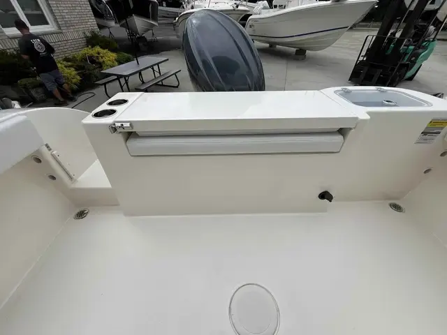 Cobia Boats 220 DC