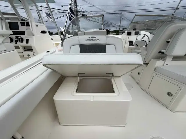 Cobia Boats 220 DC